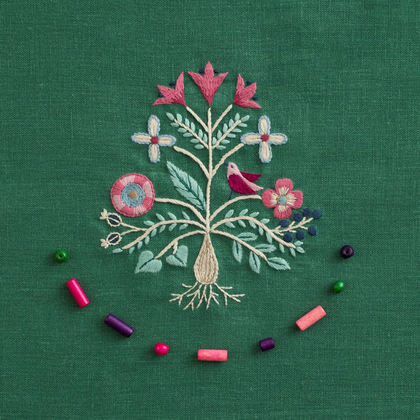 マカベアリスの植物刺繍レッスン～経験者コース～／作品1：不思議な木と小鳥のサンプラー