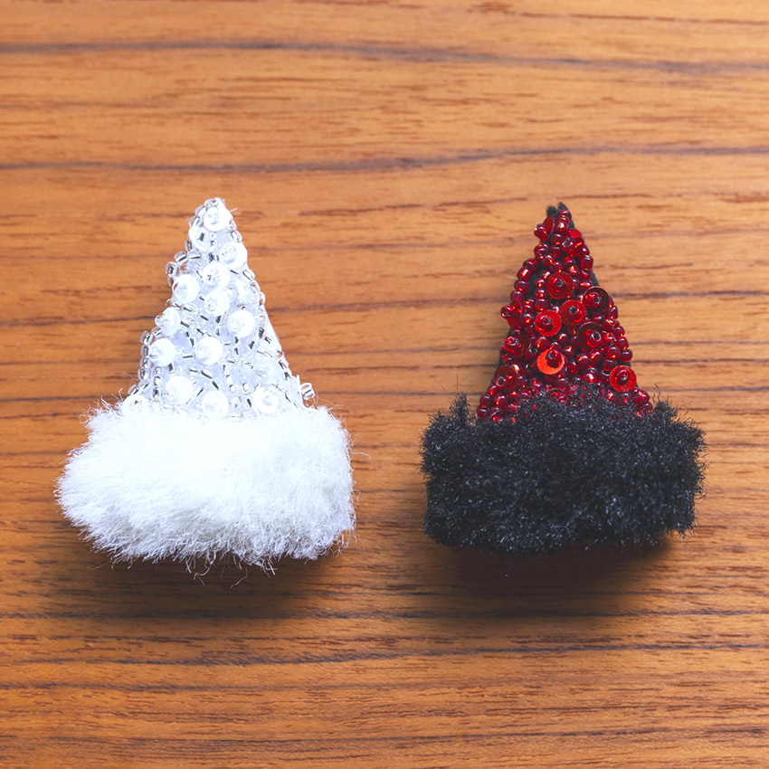 オトナのビーズ刺繍アクセサリー／クリスマスツリー＆帽子のブローチ［帽子］